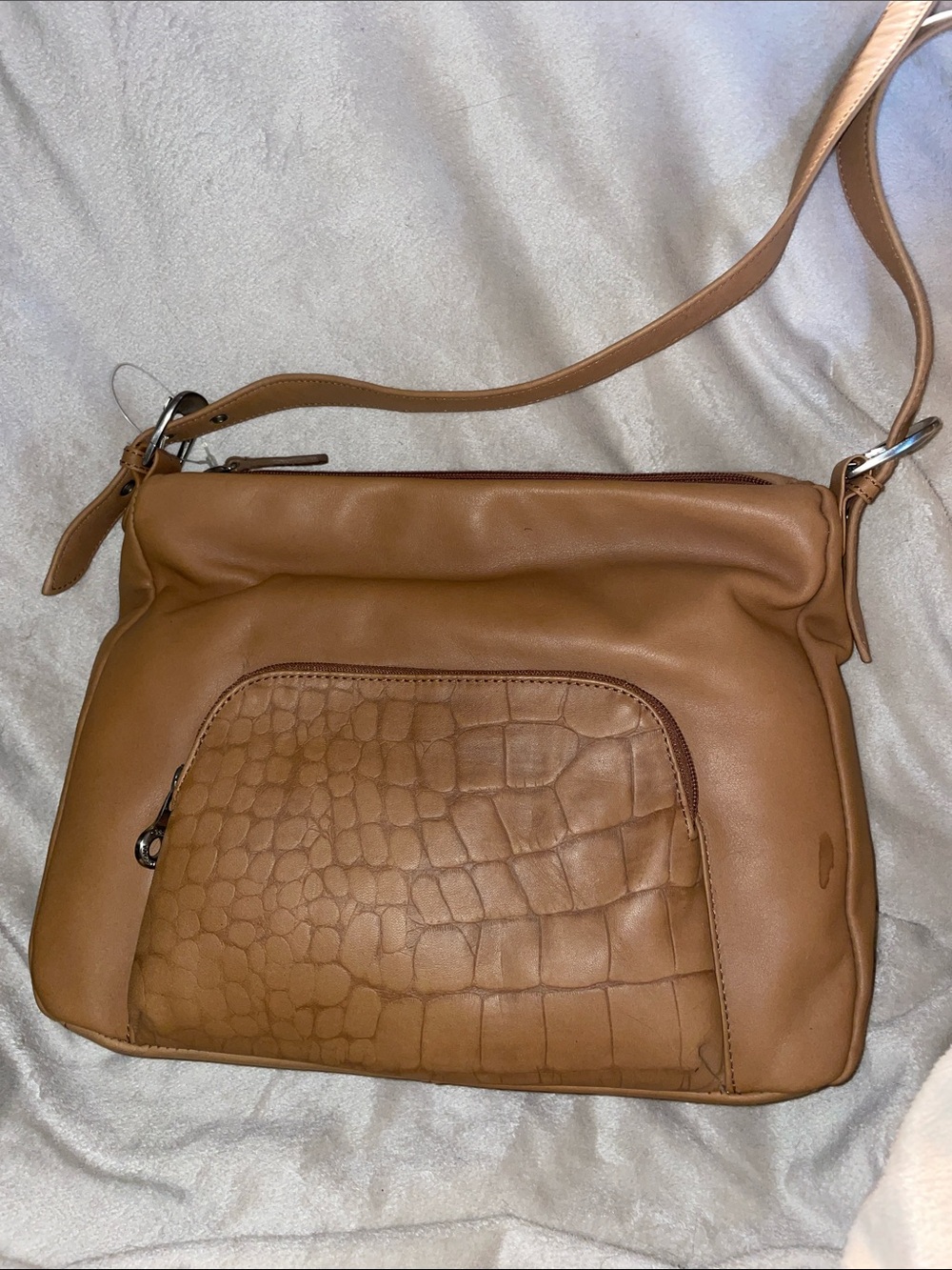 NWOT Stone Mountain Tan Leather Shoulder Bag with Croc-Embossed Pocket